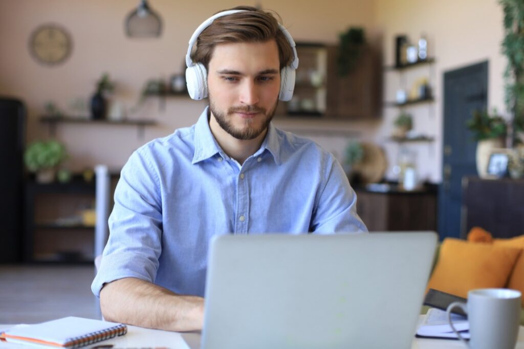 HP ProBook 440 G11 jest wyrazem nowoczesności, gdzie mobilność łączy się z wydajnością bez kompromisów